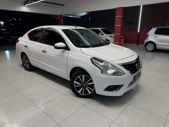 NISSAN VERSA 1.6 16V FLEXSTART UNIQUE 4P XTRONIC NISSAN VERSA 1.6 16V FLEXSTART UNIQUE 4P XTRONIC